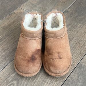 Girls Mini Ugg Boots